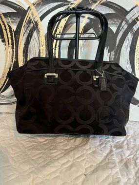 “Retired Coach Taylor Op Art Alexis Carryall F15501”